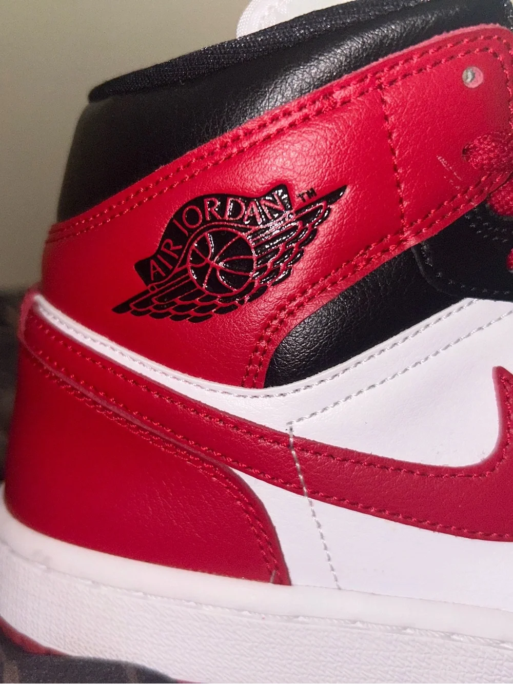Nile air Jordan’s mids 1 EA red laces